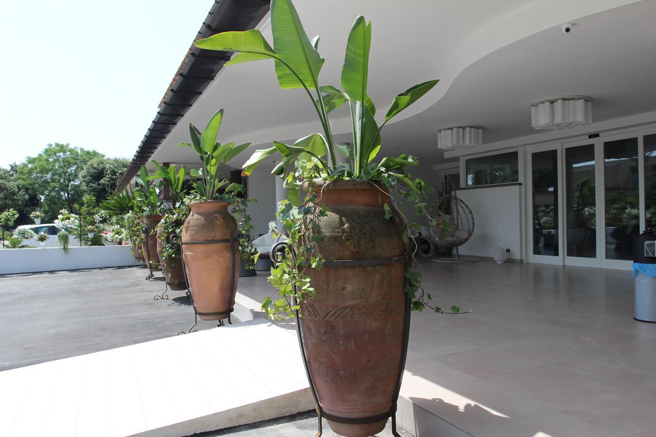 Love & Fama Hotel Sabaudia Dış mekan fotoğraf